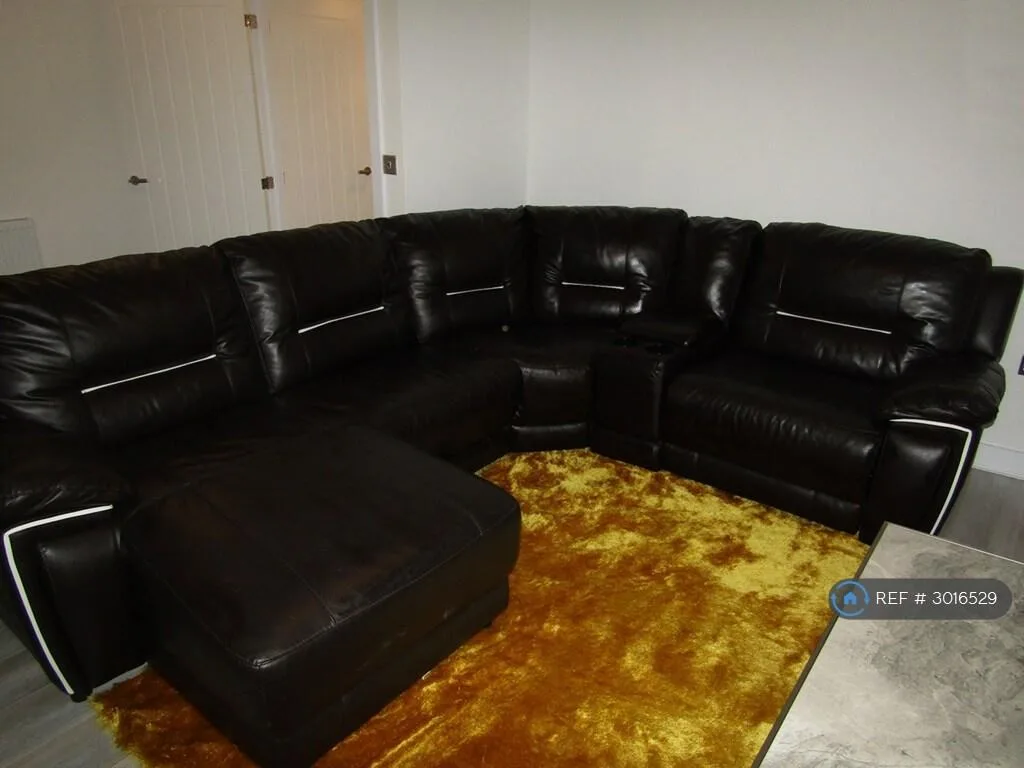 4 bedroom semi-detached house for rent