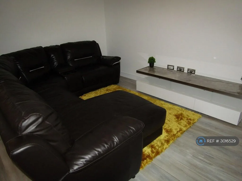 4 bedroom semi-detached house for rent