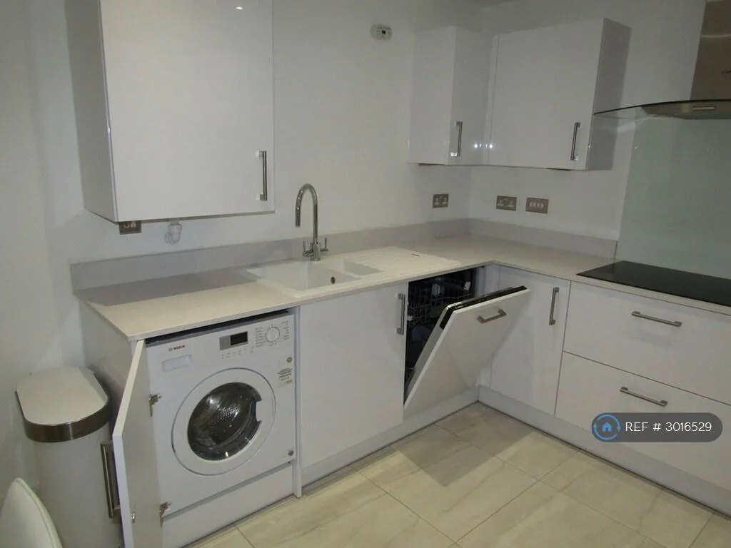 4 bedroom semi-detached house for rent