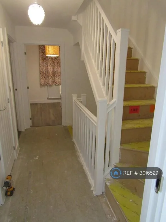 4 bedroom semi-detached house for rent