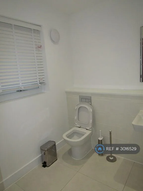 4 bedroom semi-detached house for rent