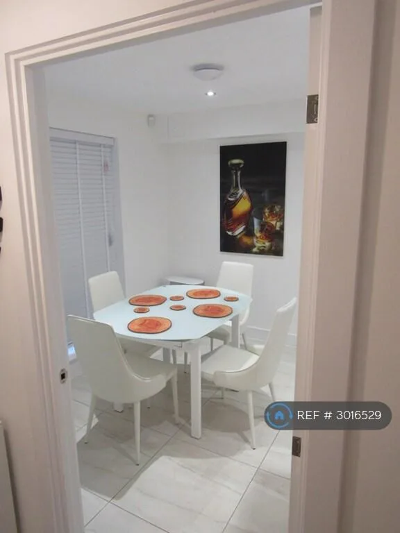 4 bedroom semi-detached house for rent
