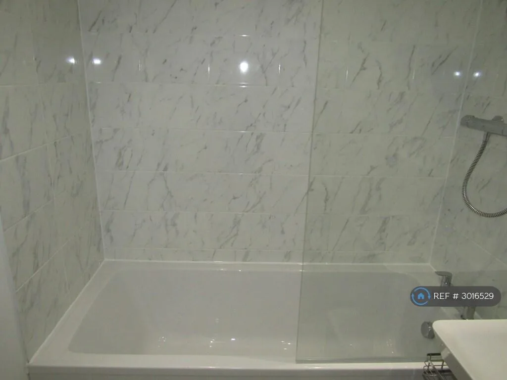 4 bedroom semi-detached house for rent
