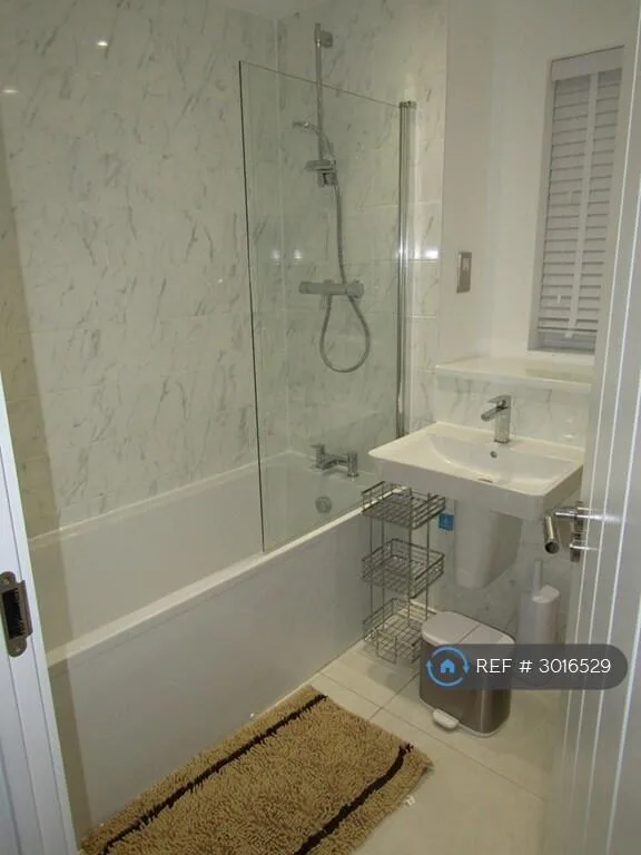 4 bedroom semi-detached house for rent