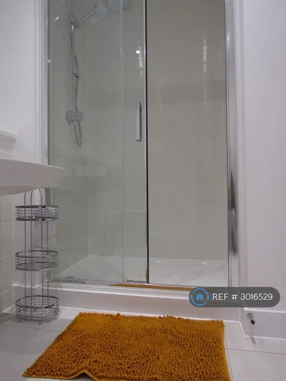 4 bedroom semi-detached house for rent
