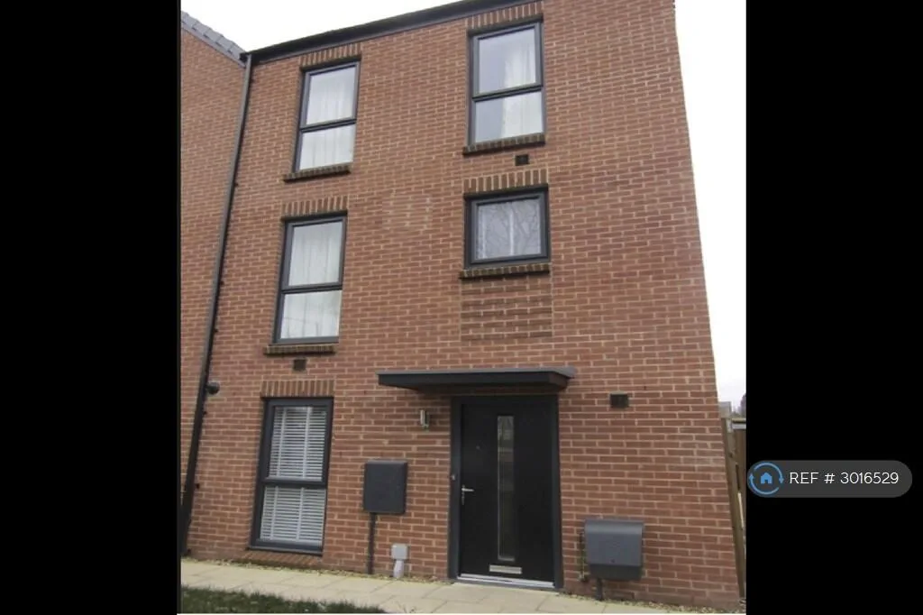 4 bedroom semi-detached house for rent