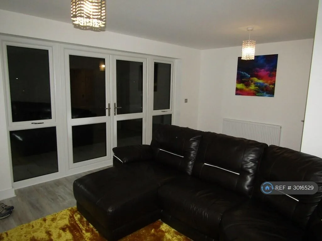 4 bedroom semi-detached house for rent