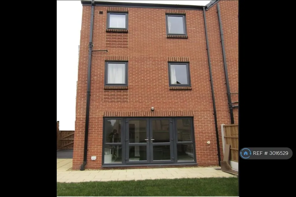 4 bedroom semi-detached house for rent