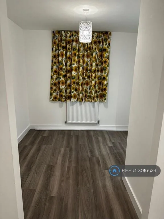 4 bedroom semi-detached house for rent