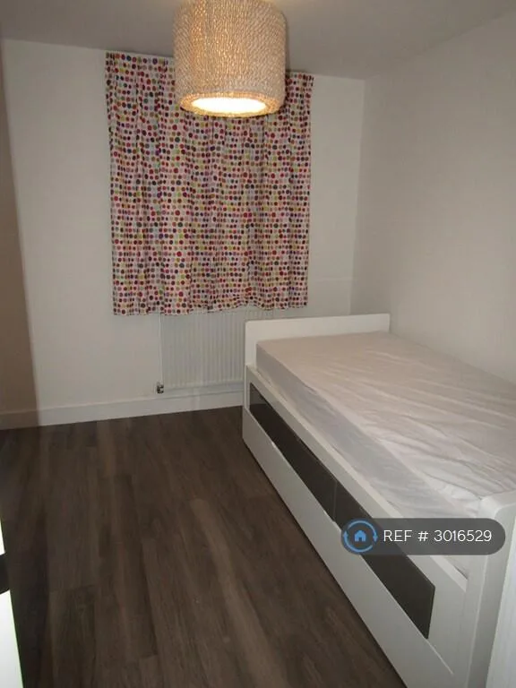 4 bedroom semi-detached house for rent