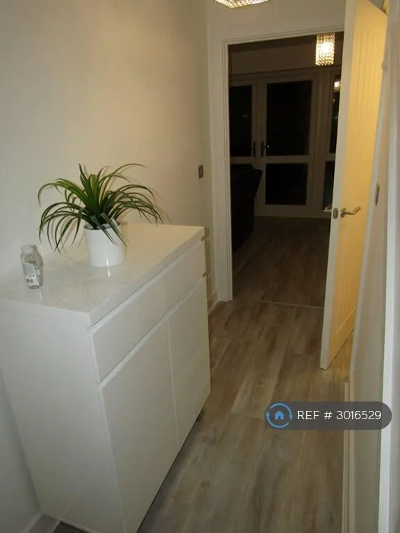 4 bedroom semi-detached house for rent