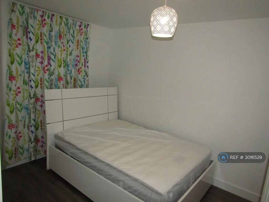 4 bedroom semi-detached house for rent
