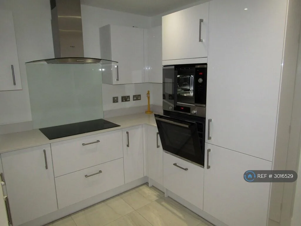 4 bedroom semi-detached house for rent