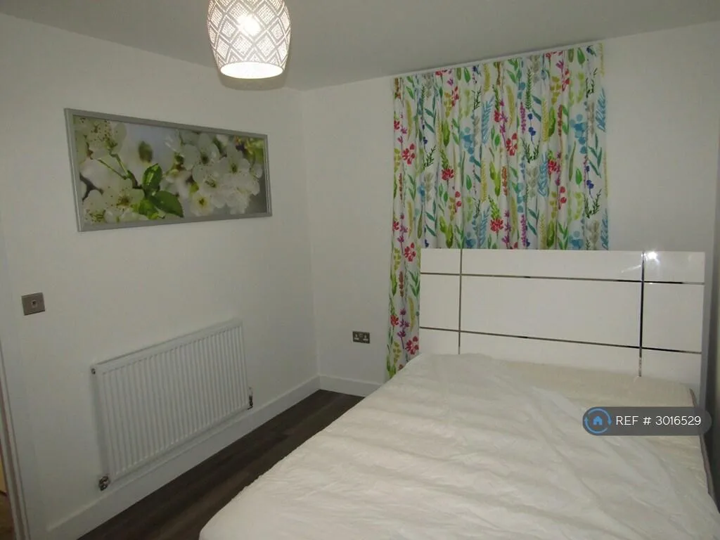 4 bedroom semi-detached house for rent