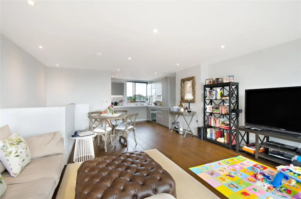 3 bedroom maisonette for rent