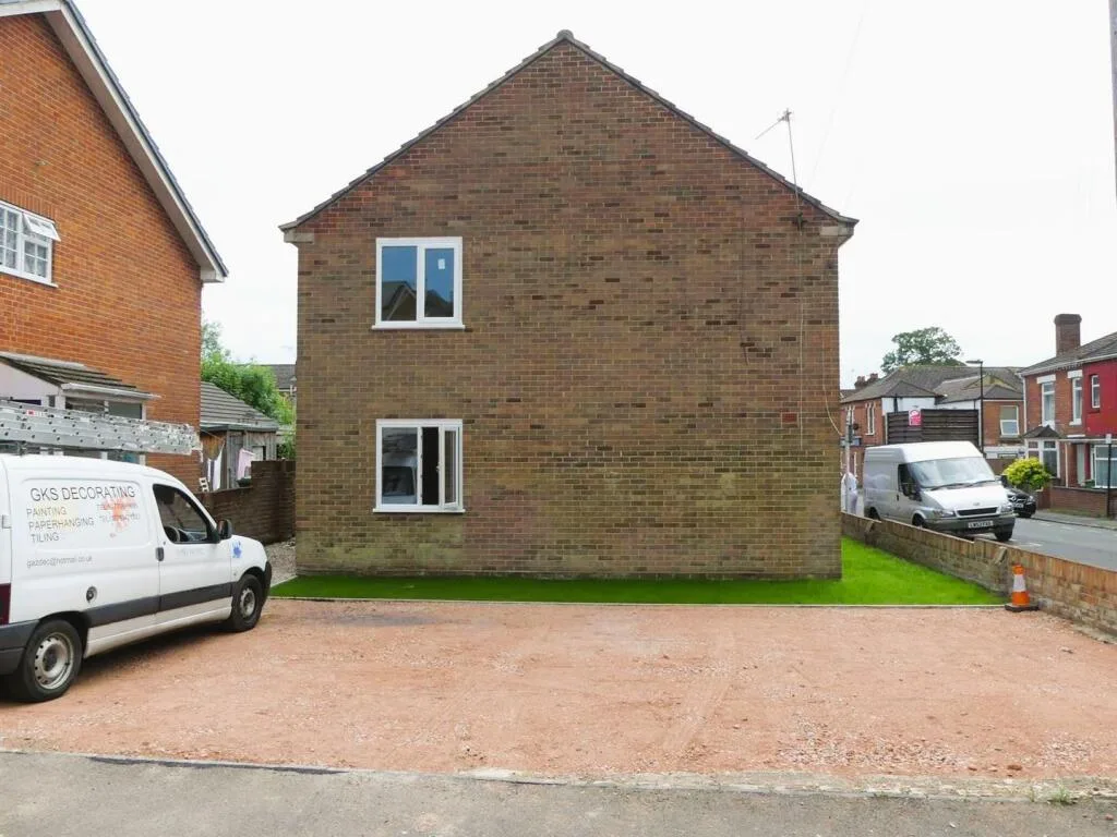 2 bedroom maisonette for rent