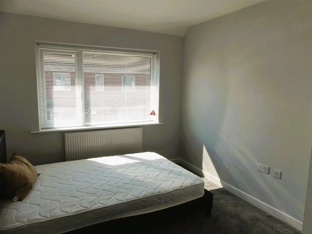 2 bedroom maisonette for rent