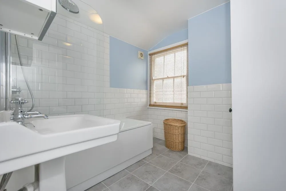 2 bedroom end of terrace house for rent