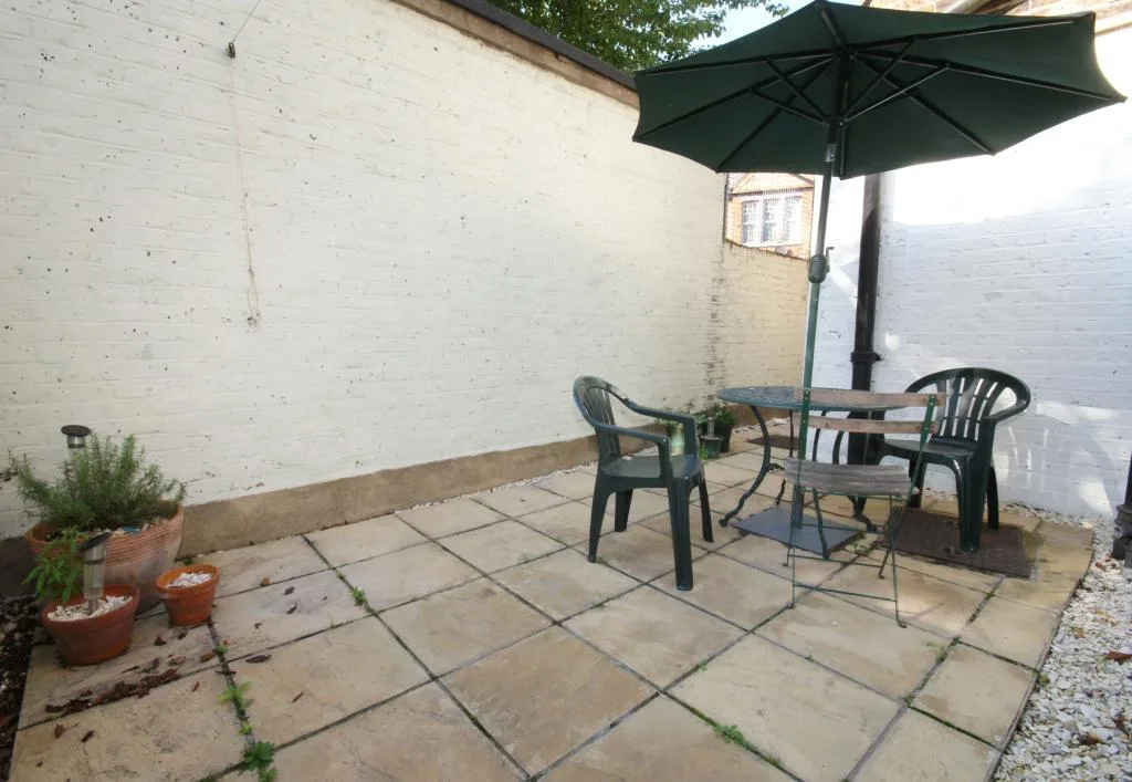 2 bedroom end of terrace house for rent