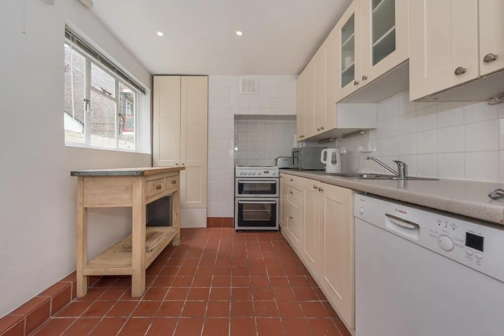 2 bedroom end of terrace house for rent