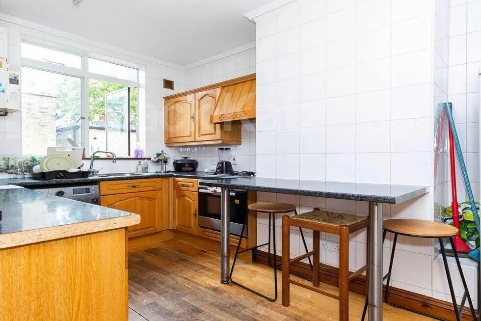 3 bedroom flat for rent