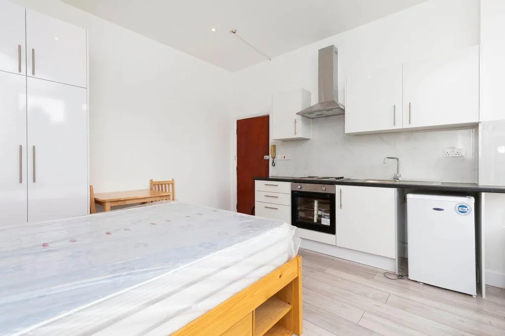 Studio flat for rent