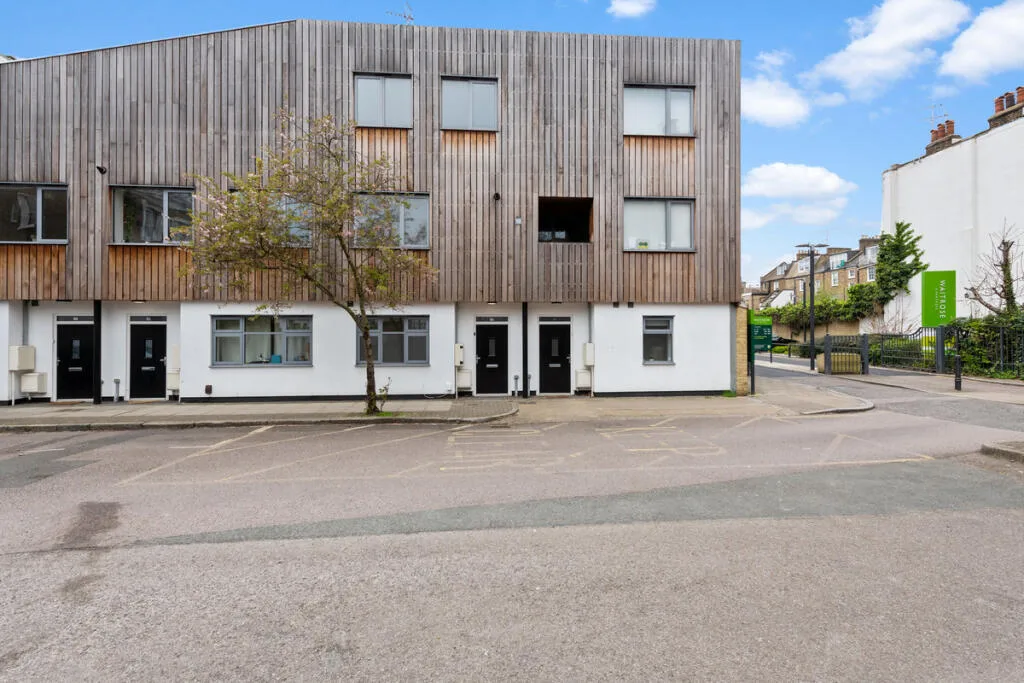 1 bedroom maisonette for rent
