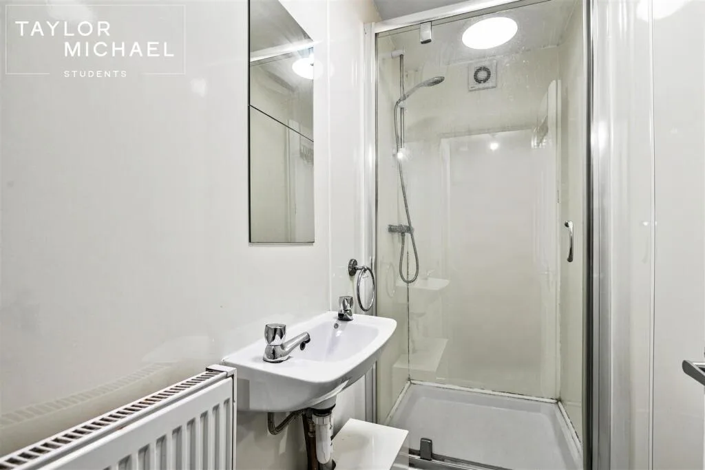 5 bedroom terraced house for rent