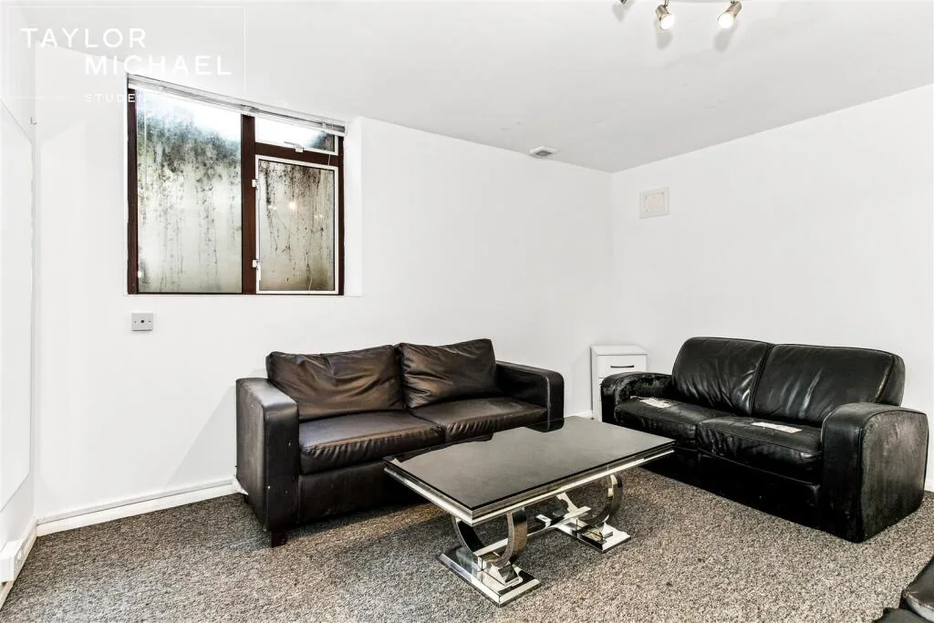 5 bedroom terraced house for rent