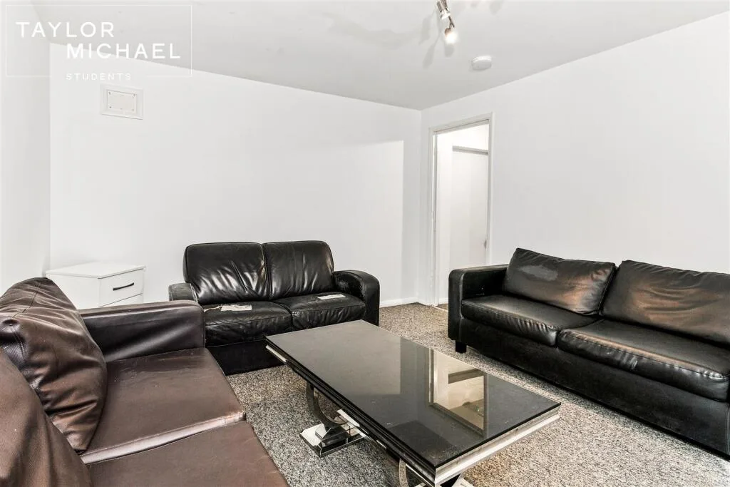 5 bedroom terraced house for rent