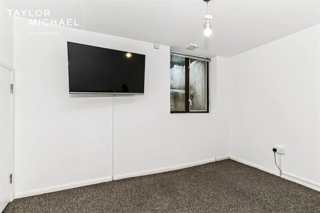 5 bedroom terraced house for rent