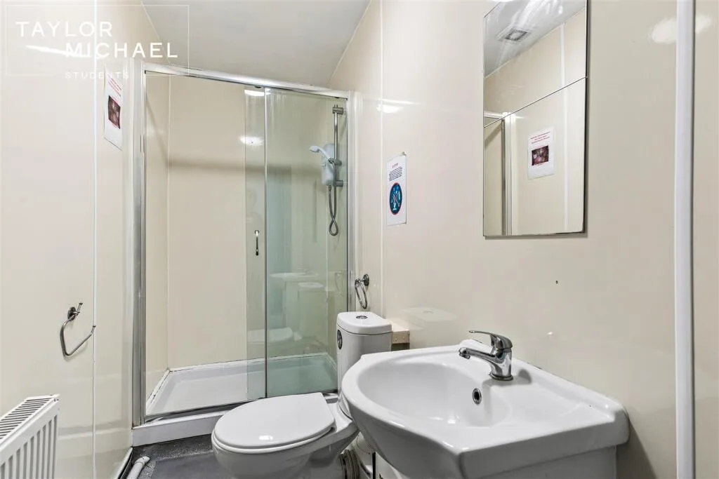 5 bedroom terraced house for rent