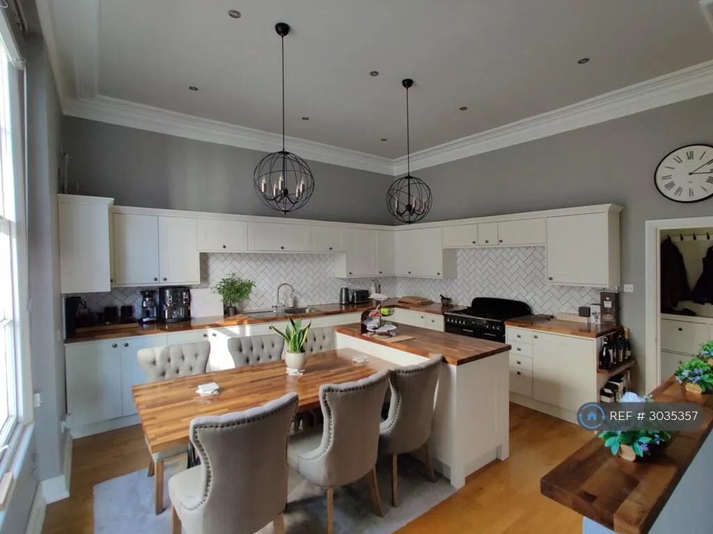2 bedroom maisonette for rent