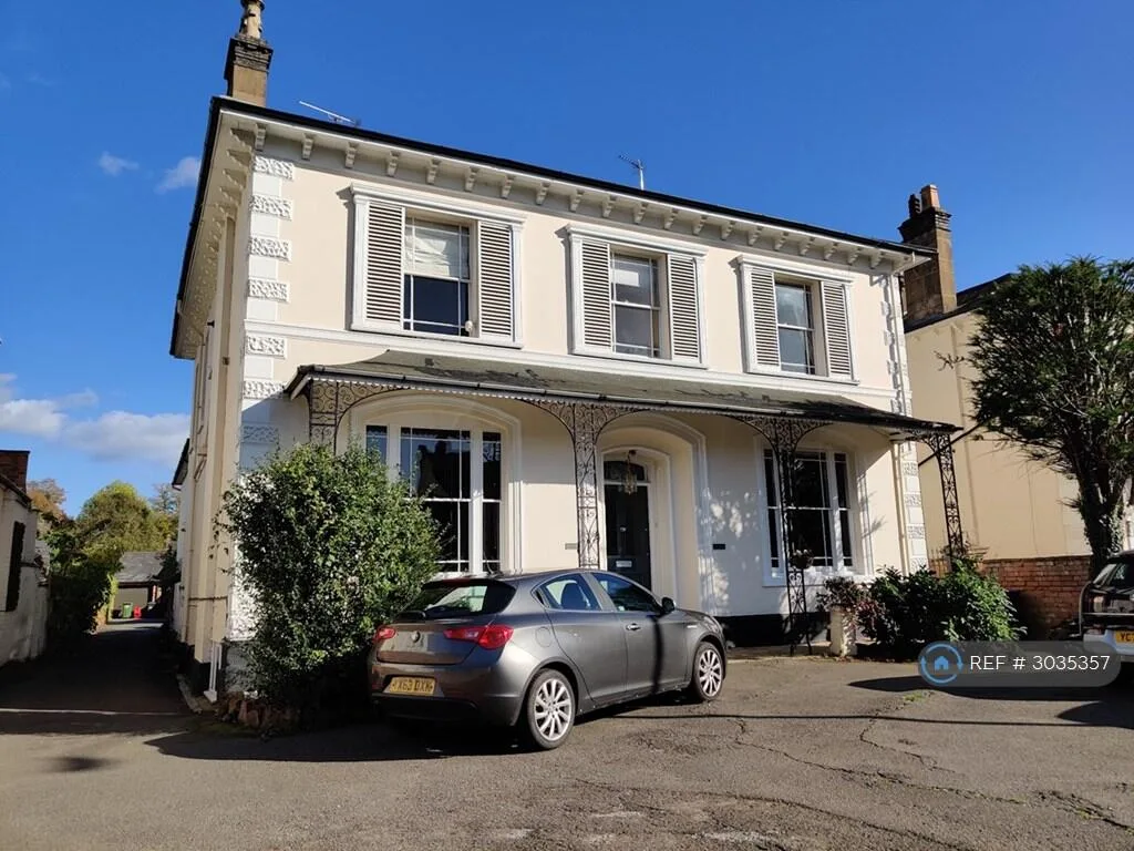 2 bedroom maisonette for rent