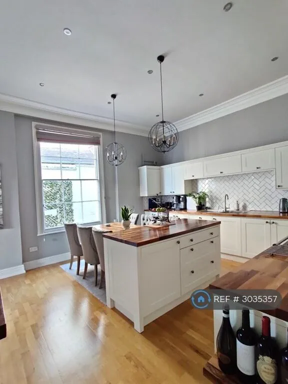 2 bedroom maisonette for rent