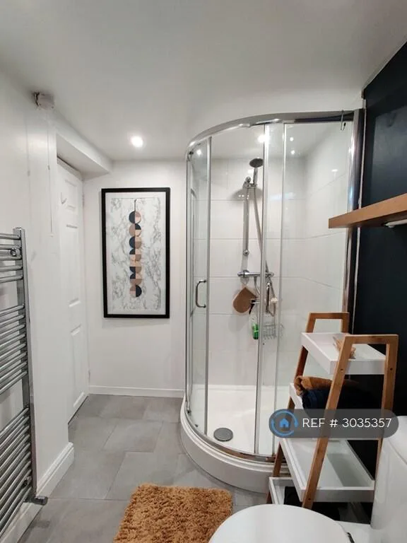 2 bedroom maisonette for rent