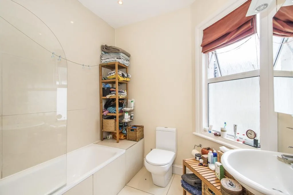 3 bedroom maisonette for rent