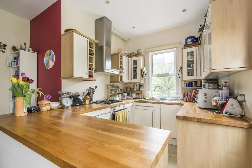 3 bedroom maisonette for rent