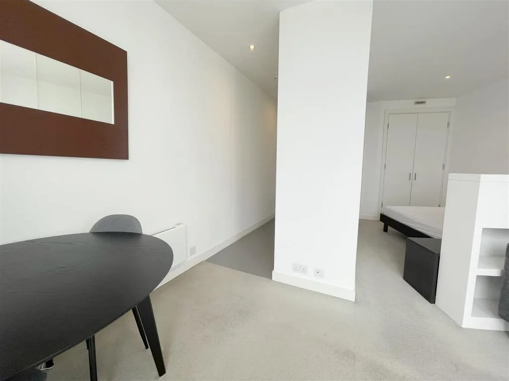 Studio flat for rent
