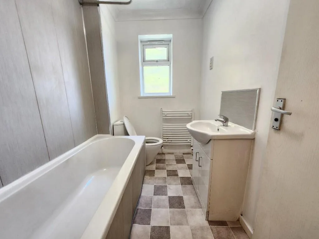 2 bedroom semi-detached house for rent