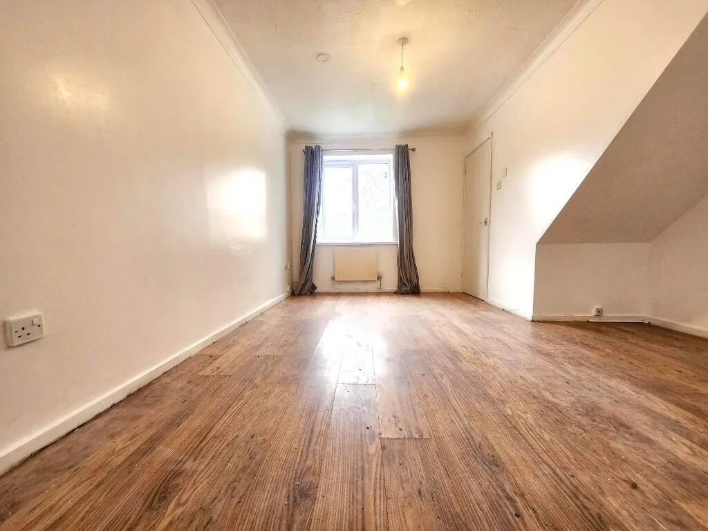 2 bedroom semi-detached house for rent