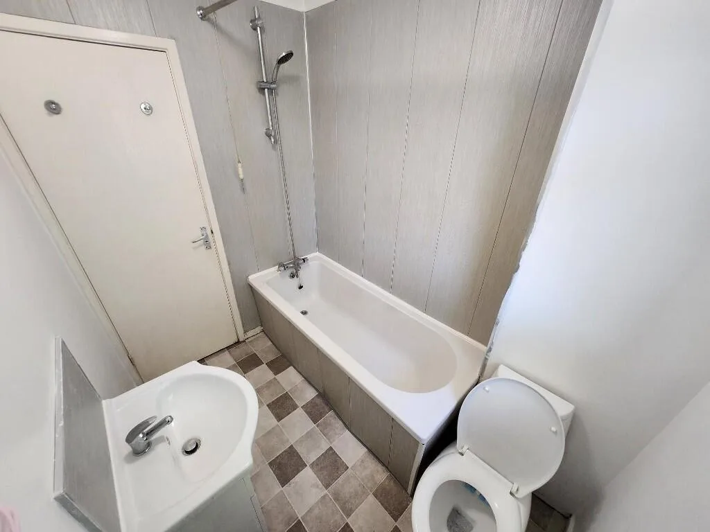 2 bedroom semi-detached house for rent