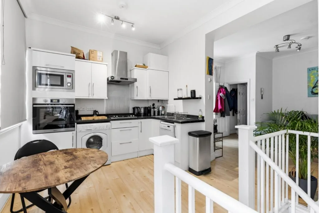 2 bedroom maisonette for rent