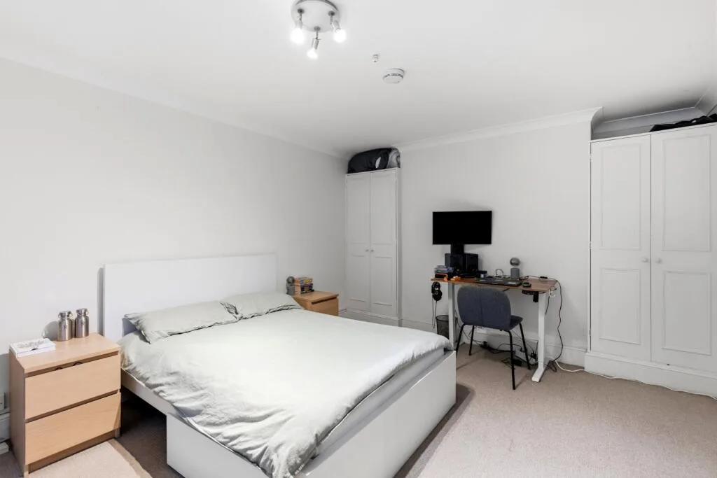 2 bedroom maisonette for rent