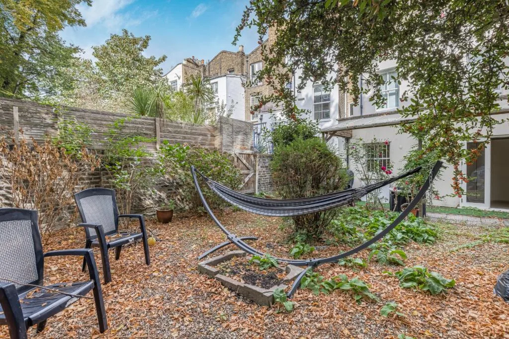 2 bedroom maisonette for rent