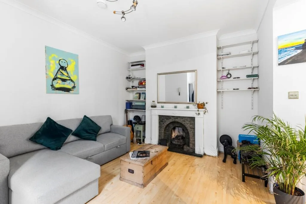 2 bedroom maisonette for rent