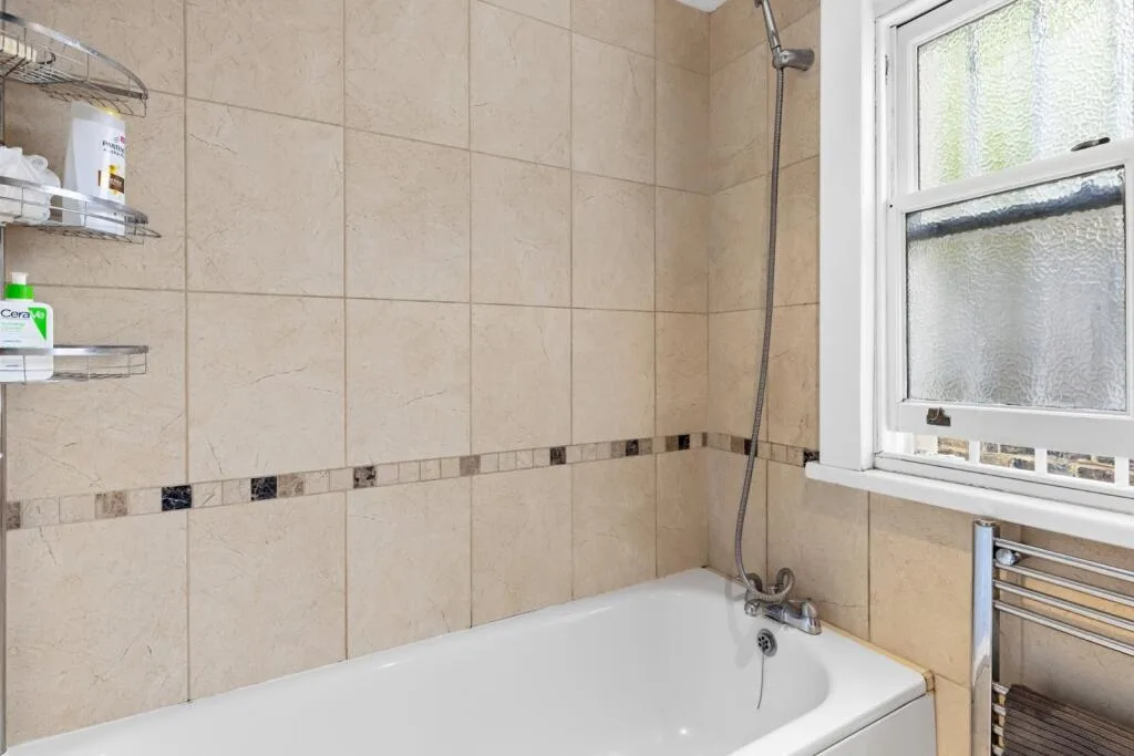 2 bedroom maisonette for rent
