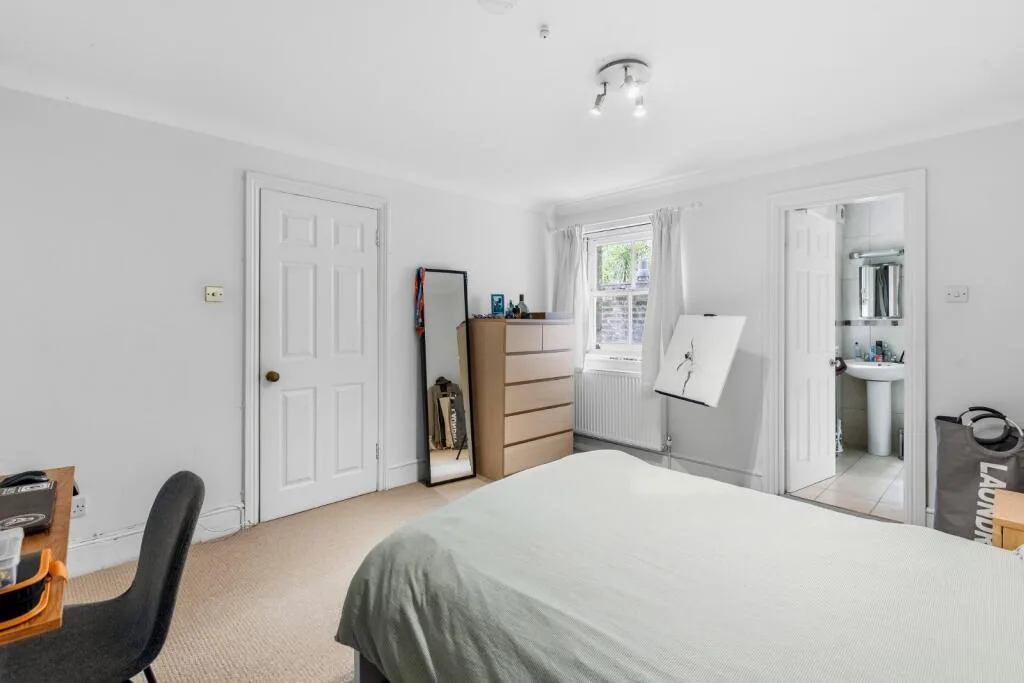 2 bedroom maisonette for rent