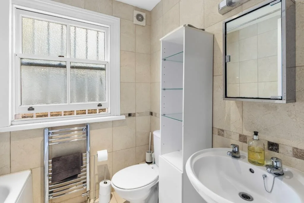 2 bedroom maisonette for rent