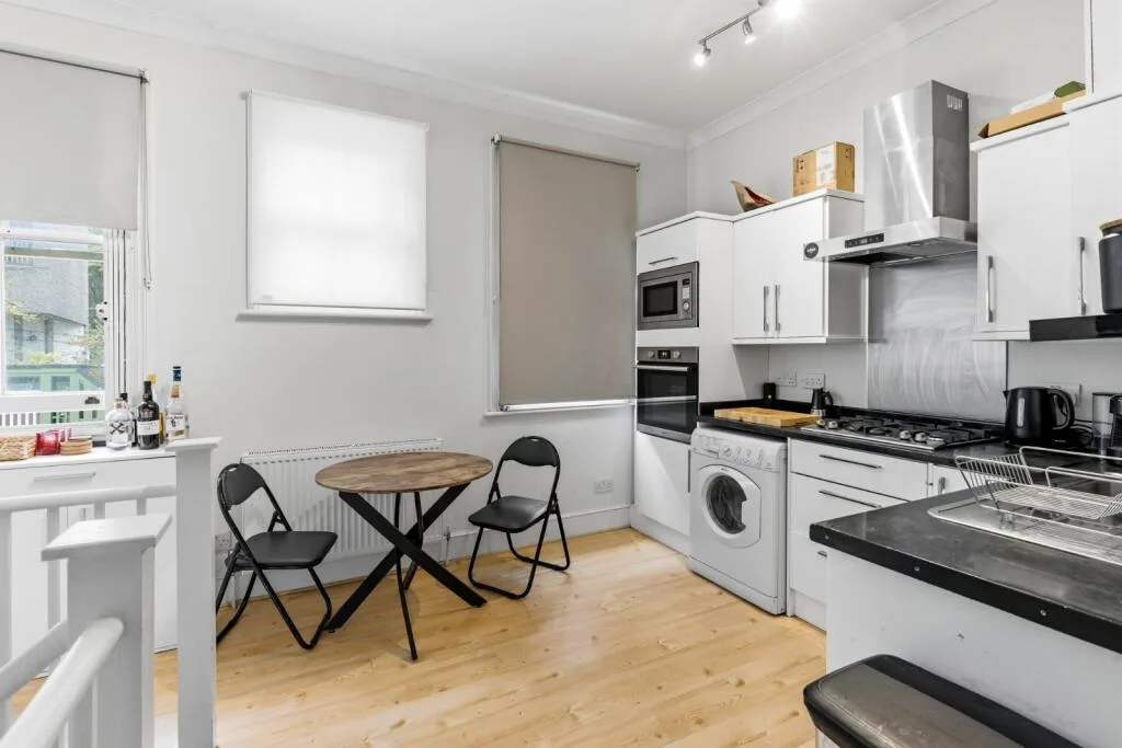 2 bedroom maisonette for rent